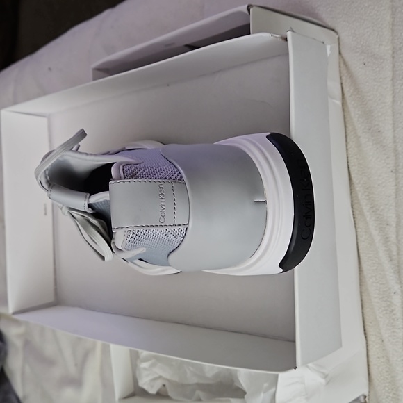 Calvin Klein Sneakers.BRAND NEW IN ORIGINAL BOX!!!! - Picture 3 of 7